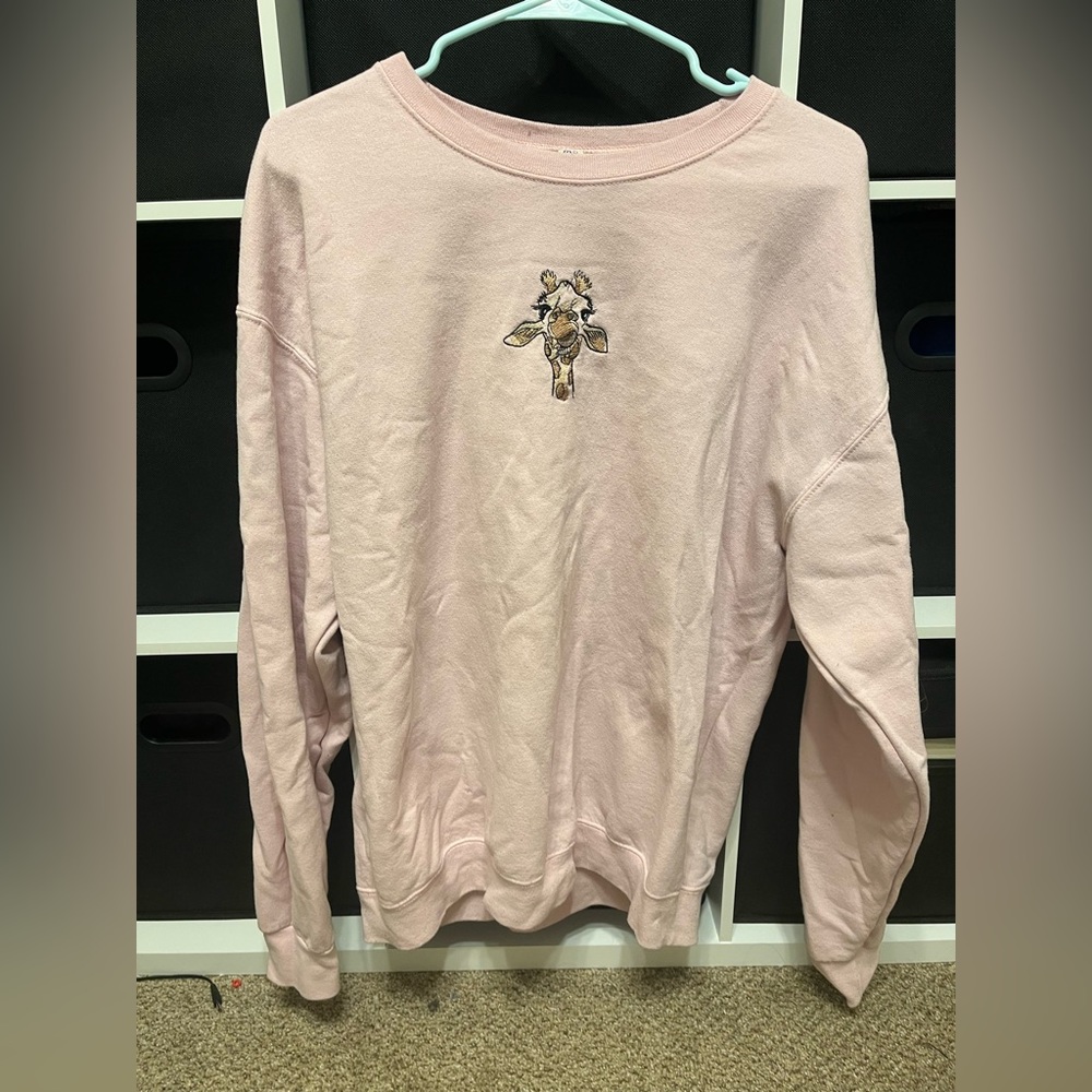 women’s pink giraffe sweatshirt.